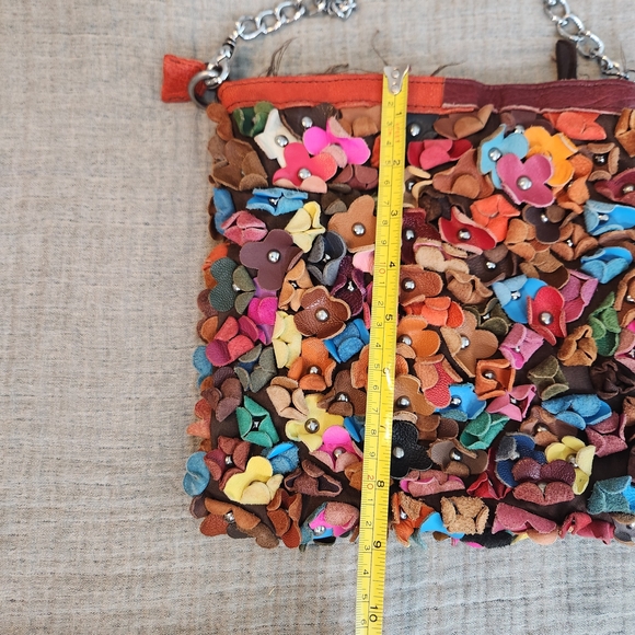 Vintage Leather Shoulder purse with riveted studded flower Hobo Hippie design - Picture 5 of 13